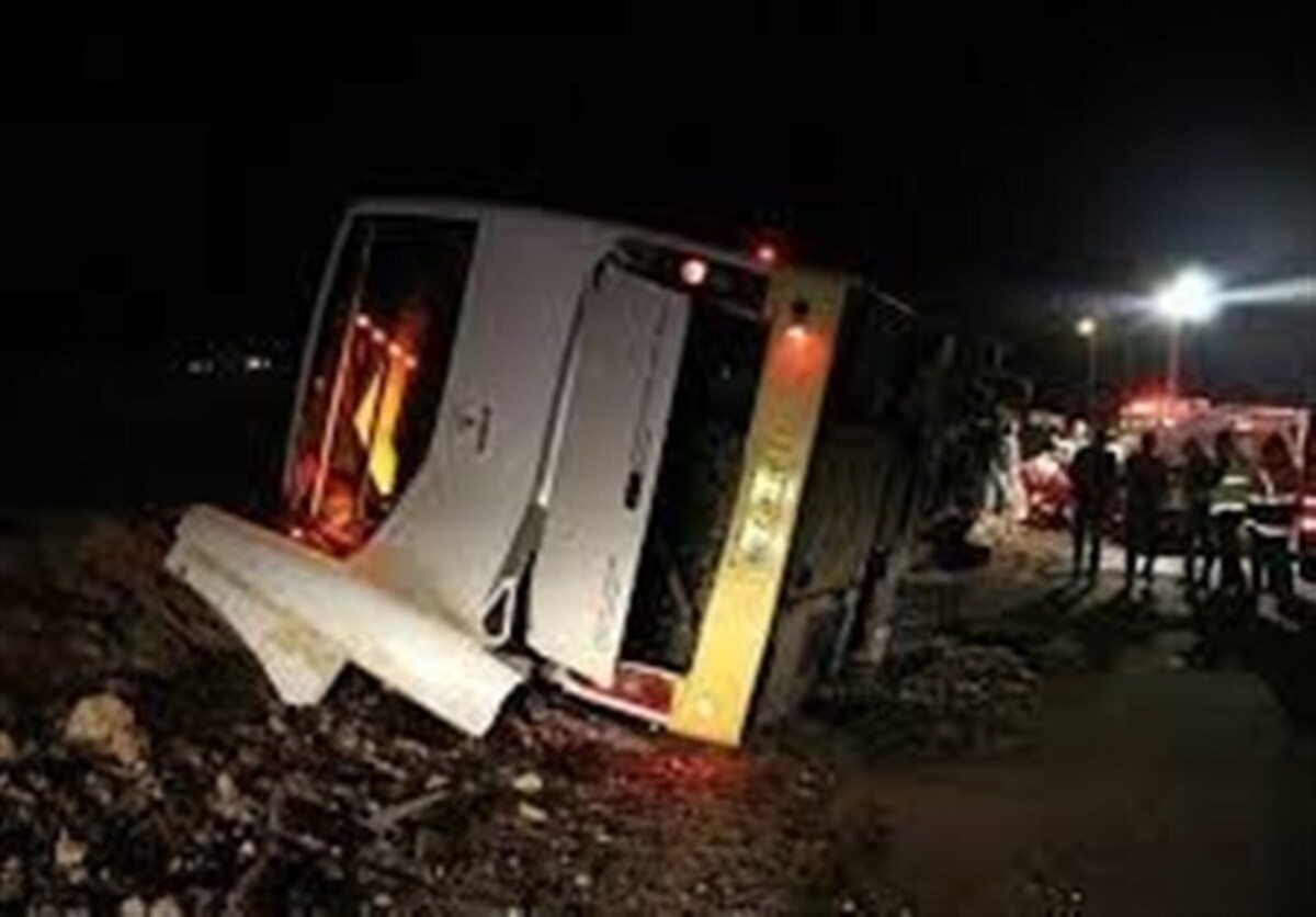 واژگونی اتوبوس در محور ایرانشهر ـ بم / ۲۱ مسافر مصدوم شدند/ وضعیت ۸ نفر وخیم است واژگونی اتوبوس در محور ایرانشهر ـ بم / ۲۱ مسافر مصدوم شدند/ وضعیت ۸ نفر وخیم است