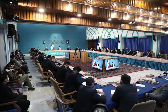 رئیسی: ارز ۴۲۰۰ تومانی باید تا حصول اطمینان از اینکه مشکلی پیش نمیآید، ادامه یابد رئیسی: ارز ۴۲۰۰ تومانی باید تا حصول اطمینان از اینکه مشکلی پیش نمیآید، ادامه یابد