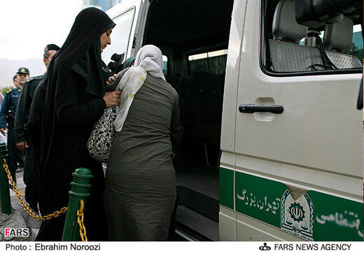 انتقاد نماینده تهران از گشت ارشاد: برخورد سلیقه ای و ادبیات نامناسب برخی ماموران زن و ... / تحقیر و هل دادن در شان زنان ایران اسلامی نیست انتقاد نماینده تهران از گشت ارشاد: برخورد سلیقه ای و ادبیات نامناسب برخی ماموران زن و ... / تحقیر و هل دادن در شان زنان ایران اسلامی نیست