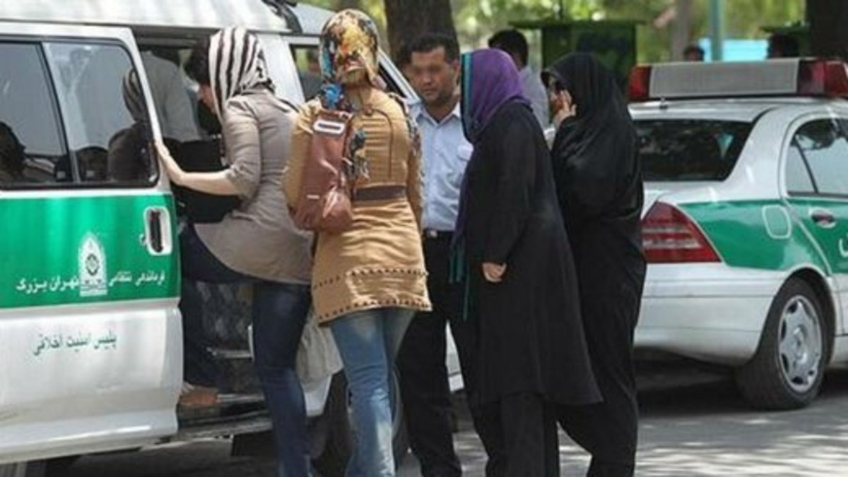 دبیر ستاد احیای نهی از منکر :دیوار حجاب زنان فرو بریزد، بقیه دیوارهای نظام هم فرو میریزد دبیر ستاد احیای نهی از منکر :دیوار حجاب زنان فرو بریزد، بقیه دیوارهای نظام هم فرو میریزد