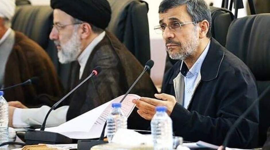 رئیسی ادامه احمدینژاد است و در همان باتلاق فرو خواهد رفت رئیسی ادامه احمدینژاد است و در همان باتلاق فرو خواهد رفت