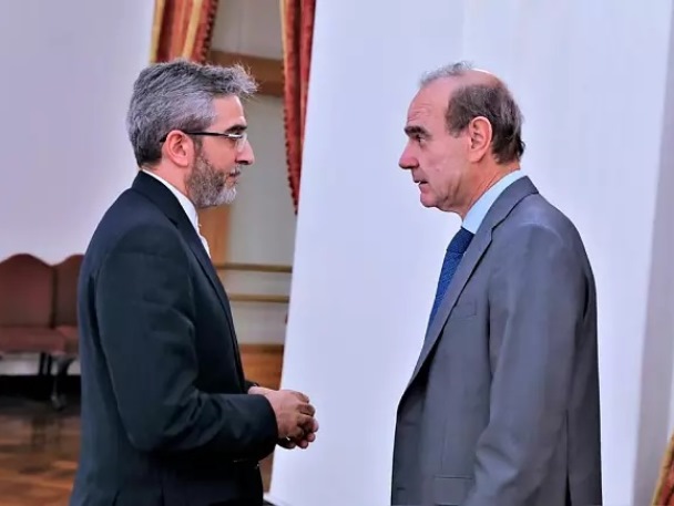 مقام اتحادیه اروپا: ایران در پاسخش درخواستهای سختی در مورد تحریمها طرح کرده / مرندی، مشاور تیم مذاکره کننده: تا مشکلات باقیمانده حل و فصل نشوند، کار تمام نیست مقام اتحادیه اروپا: ایران در پاسخش درخواستهای سختی در مورد تحریمها طرح کرده / مرندی، مشاور تیم مذاکره کننده: تا مشکلات باقیمانده حل و فصل نشوند، کار تمام نیست