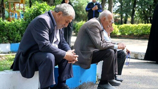 نظر بازنشستگان درباره وام بازنشستگی؛ نان نداریم بخوریم، چطور قسط پرداخت کنیم؟ نظر بازنشستگان درباره وام بازنشستگی؛ نان نداریم بخوریم، چطور قسط پرداخت کنیم؟
