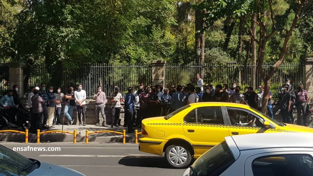 تجمع ایثارگران شهرداری مقابل شورای شهر تهران تجمع ایثارگران شهرداری مقابل شورای شهر تهران