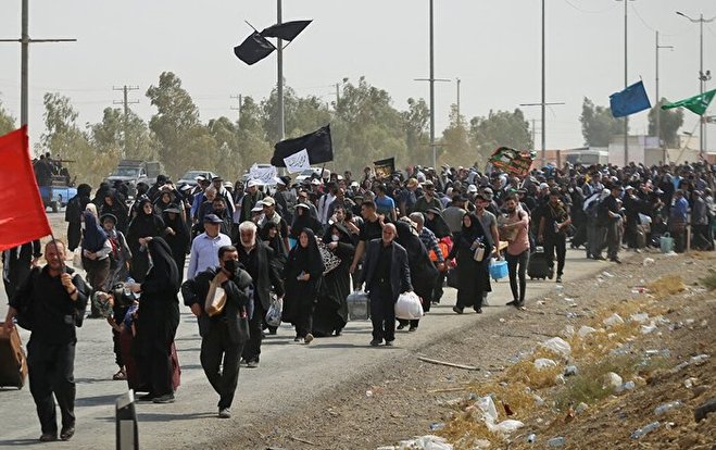 انتقاد شدید زائران اربعین از نبود امکانات انتقاد شدید زائران اربعین از نبود امکانات