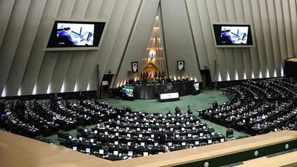 بیم و امید رفتن یا ماندن وزیر صمت بیم و امید رفتن یا ماندن وزیر صمت