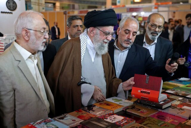 نباید فضای مجازی جای کتابخوانی را بگیرد نباید فضای مجازی جای کتابخوانی را بگیرد