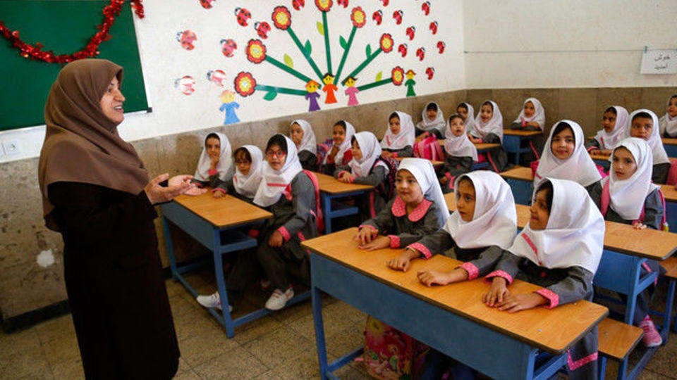 اعتراض معلمان بازنشسته ۱۴۰۲ به عدم پرداخت مطالبات اعتراض معلمان بازنشسته ۱۴۰۲ به عدم پرداخت مطالبات