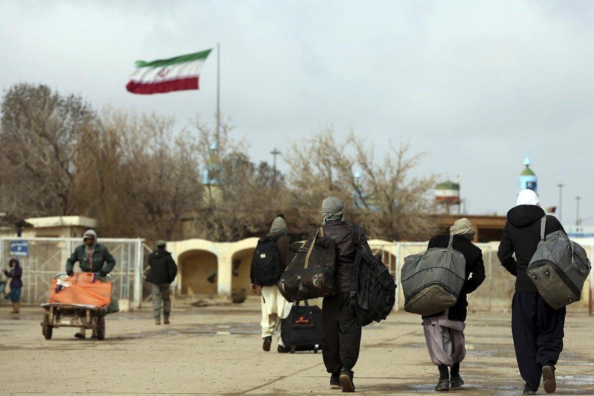 جزئیات یارانه مهاجران افغان در ایران/ ماجرای اجاره کارت بانکی چیست؟ جزئیات یارانه مهاجران افغان در ایران/ ماجرای اجاره کارت بانکی چیست؟