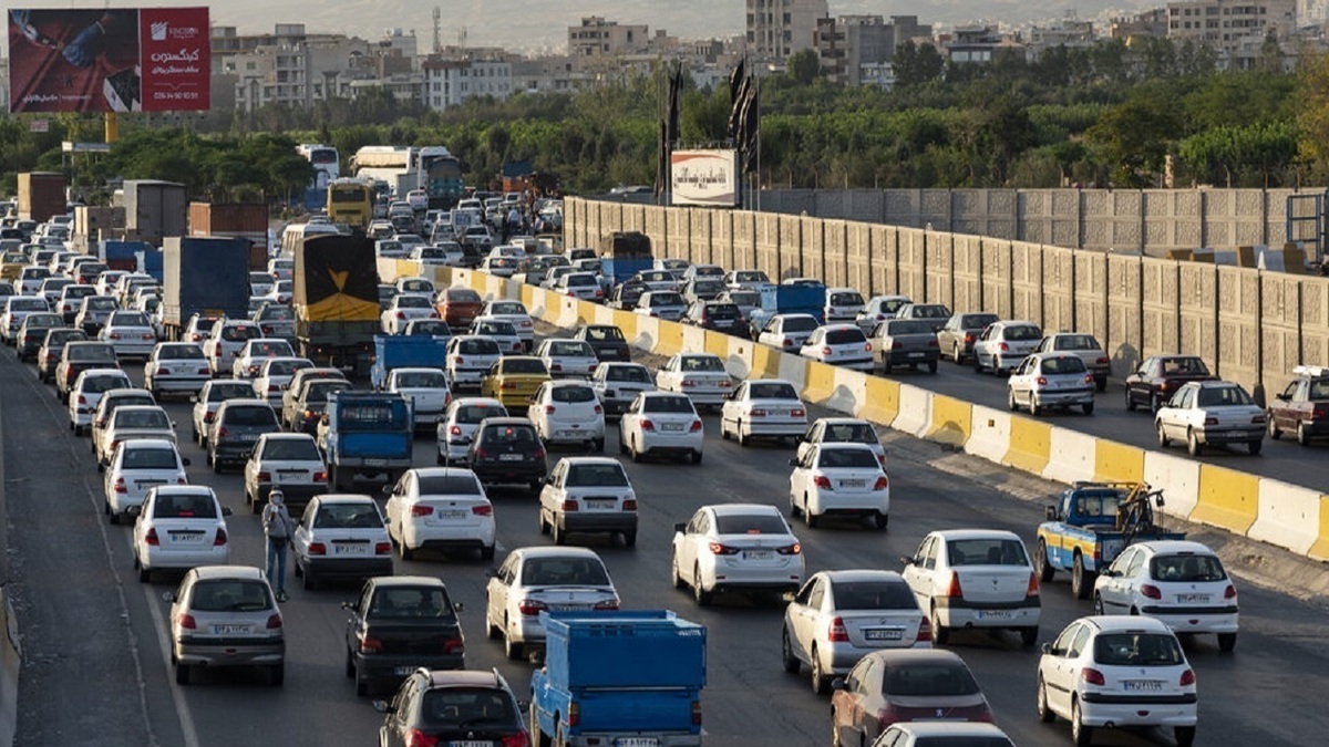 آخرین وضعیت ترافیکی و جوی محورهای مواصلاتی کشور / مسیرهای منتهی به تهران شلوغ شد